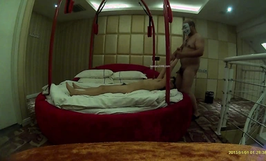 八月最新迷玩震撼福利私房售價170元MJ二人組迷玩雲南90後清純妹子岳X如捆綁倒立抽插各種方位角度拍特寫 (2)