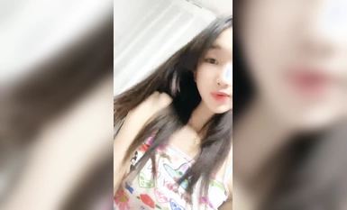 新人，學校剛跑出來的，【兔熊】，18歲學生妹，為了賺下學期的學費，清秀的小臉蛋，這逼逼真粉，真嫩 (1)