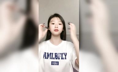 新人！清純女神！剛下海就被狂操~【西西棒棒】，一眼看著就很舒服的小美女，少女胴體真每秒 (2)