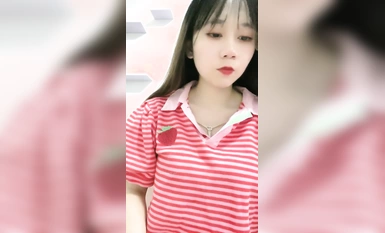 極品大學生，【蔓蔓】，暑期實習，兼職文員，下班了到公廁尿尿，停車場無人處自慰，玩得就是 (2)