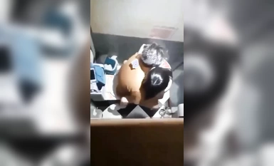 偷拍躲在公廁打炮