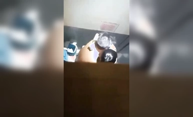 偷拍躲在公廁打炮