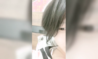 05年學生妹，神似王心凌，【性感大長腿】咕嚕熊，小穴粉逼流漿，身材苗條看得人心癢癢（6）