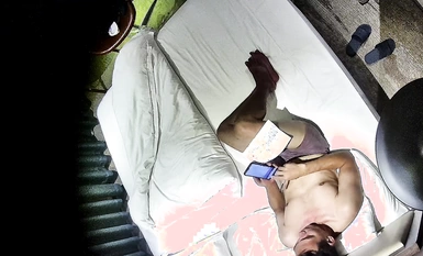 2023-8-12【酒店偷拍】大叔開房操美少婦，先按摩調情一番，壓在身上一頓輸出，張開雙腿摟腰爆操