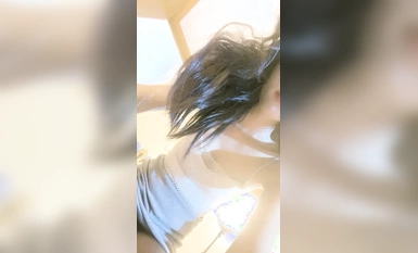 極品淫騷網紅美女！新人下海爆菊密碼房！性感黑絲美腿，一線天肥穴，拉珠塞菊花特寫(1)