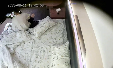 2023-8-11새로운 유출 B & B 호텔 몰래 촬영 ❤️ 휴가 학생 커플이 방을 열어 스스로 가져온 침대 시트와 커버를 바꾸고 소녀에게 속삭이는 사랑을 나누기 위해 방을 열었습니다.