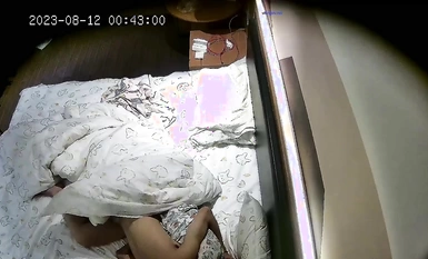 2023-8-11새로운 유출 B & B 호텔 몰래 촬영 ❤️ 휴가 학생 커플이 방을 열어 스스로 가져온 침대 시트와 커버를 바꾸고 소녀에게 속삭이는 사랑을 나누기 위해 방을 열었습니다.