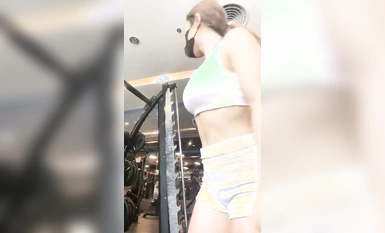 網黃界的黑馬，瀑布式噴水，【翹臂桃桃】泰國游，到健身房玩跳蛋，牛郎圈找牛郎，被操的大噴水(6)