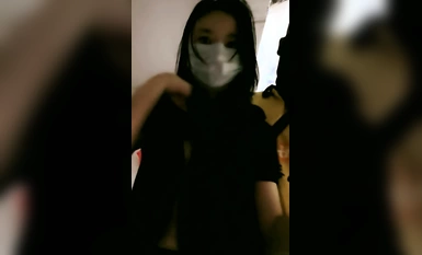 新人御姐，坐標江西，【迷人的反叛角色】，戶外勾搭，帶著美團外賣小哥哥，鑽進小樹林操逼 (2)