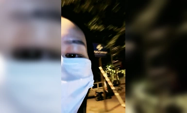 新人御姐，坐標江西，【迷人的反叛角色】，戶外勾搭，帶著美團外賣小哥哥，鑽進小樹林操逼 (2)