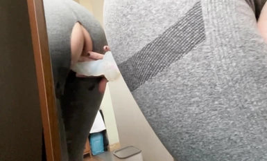 沒有男朋友的中國女孩只能用假陰莖滿足她的陰部