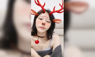 Newcomer, pure schoolgirls, [duck duck small lovely], concerned for a long time finally willing to take off, this little expression is really soul, the young girl's tender hole suffered (2)