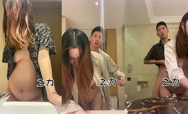 力哥酒店開房操漂亮的大二女友高清露臉完整版(2)