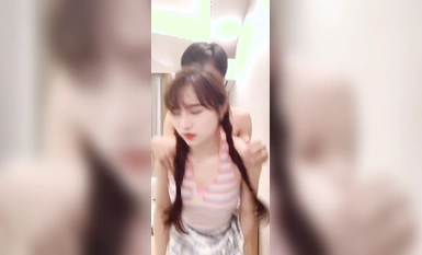 《重磅❤️福利》清純漂亮網紅女主播不見星空高價粉絲群內部福利與殺馬特小炮友各種啪啪露臉自拍典型反差婊無水印原檔