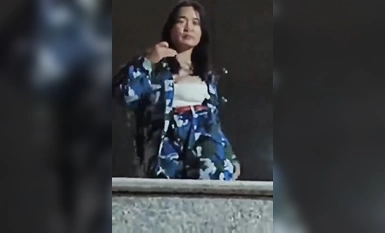 全网爆火！万人疯求！西北民族大学军训女学员表演奶子太大跳舞露出完整版！多角度全网最全版本！