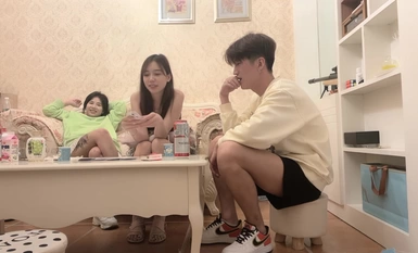 [เป็นคนเลวที่มองหาความงาม] คืนนี้เป็นคืนเทพธิดานางแบบกราฟิคผู้ประกาศข่าว Douyin การต่อสู้กับเจ้าของบ้านสามคนที่มีความสุขหลังจบเกมฉันกอดหญิงสาวสวยเข้านอนผลงานชิ้นเอกสุดเซ็กซี่ ด้วยเสียงอันลามกและคำพูดที่โรแมนติก