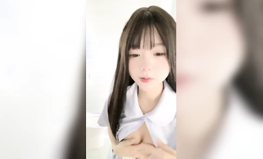 Cô gái ngọt ngào kawaii 2D cắn một miếng bánh pudding (3)