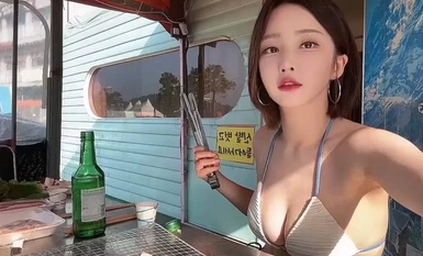 爆発的な被害！元ガールズグループのメンバーで、世界で最も美しい顔を持つ究極のモデル、チョン最新プライベート撮影〜有名なビーチ撮影写真撮影を飲むいくつかのワインを焼くいくつかの肉は、銃1を行うために家に仕上げた。