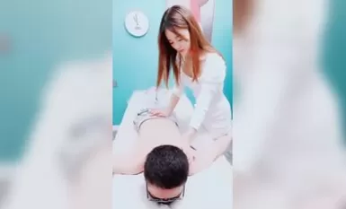 按摩店的無限春光，頭號技師，膚白貌美小少婦，眼鏡男來享受，清晰度提升，視覺效果滿分有特寫