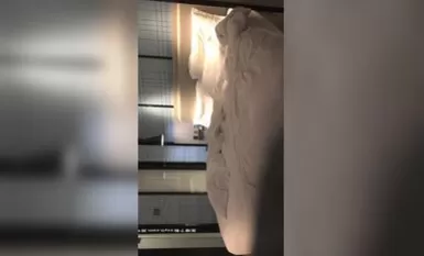 齐逼小短裤光滑美腿网红外围美女，小骚货里面没穿内衣，洗完澡进入正题，骑在身上磨蹭，口硬正入猛操娇喘呻吟好听