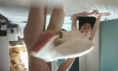 高品质探花，看着文静收完钱立马变骚，超近视角扣穴，完美肥臀骑坐，斜入爆插小穴