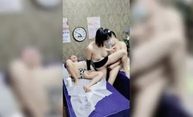 マッサージパーラーのアバズレ技術者は、直接不正行為の隣に顧客の背中の後ろに、ミルクキーの力をこすりながら、グータッチマッサージに草は、絶叫と素晴らしい刺激にうめき声を上げ、顧客は立っていることができません！