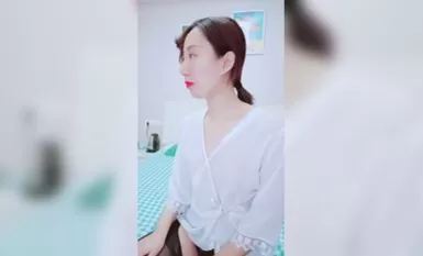 無毛良家深夜勾搭大哥激情啪啪，全程露臉大哥好急啊，掰開騷穴就舔69口交大雞巴，多體位爆草抽插浪叫呻吟