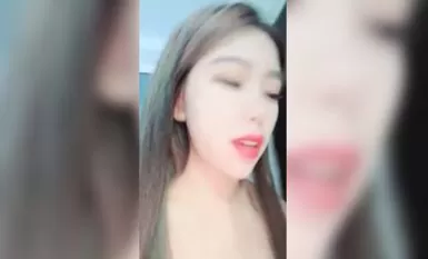 人氣主播，收益登頂，一等一的粉嫩鮑魚和菊花，在大黑牛的撫慰下淫液噴湧，擼管佳作