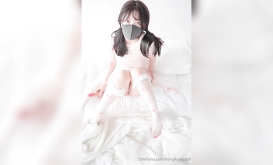 HongKongDoll (Doll Sister) Vertical Screen Behind the Scenes - Toy Playing Cutie