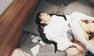 《高價P站付費解鎖》露臉才是王道！專注玩美少女嫩妹的推特富二代大神【JK_0571】私拍合集，調教打炮中出內射玩的全面 (5)