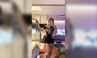 Người mẫu nổi tiếng trên mạng Douyin siêu nóng bỏng Lin Dadaji rò rỉ ngực và phơi bày âm hộ của cô ấy để hưởng lợi