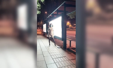 推特頂級露出藝術家極品身材反差嫩妹【奶味泡芙】私拍，各種戶外露出電梯口做愛偶遇鄰居一臉懵逼（4）