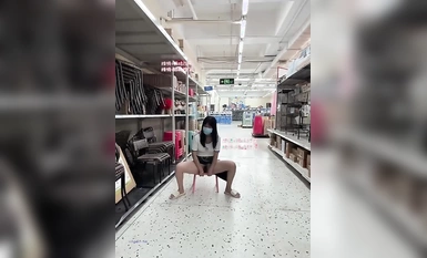 推特頂級露出藝術家極品身材反差嫩妹【奶味泡芙】私拍，各種戶外露出電梯口做愛偶遇鄰居一臉懵逼（4）