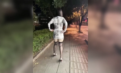 推特頂級露出藝術家極品身材反差嫩妹【奶味泡芙】私拍，各種戶外露出電梯口做愛偶遇鄰居一臉懵逼（6）