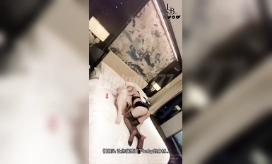 最強綠妻大神【Lucky】萬狼期待天府綠帽大神 深圳朋友未知是我妻子下集2 狗鏈調教性愛 爆肏女神呻吟都讓你飆精