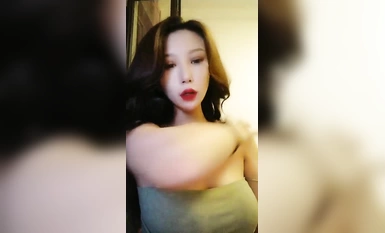 臉蛋漂亮精緻的G奶御姐『蘇老濕』高挑性感九頭身 騷舌舔乳艷舞誘惑 跳蛋自慰噴水 (2)