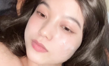 สาวสวยจากวิทยาลัยศิลปะโดนระยำและพ่นปัสสาวะโดยแฟนหนุ่มนิสัยไม่ดี (1)