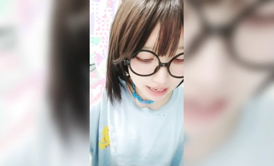 ความงามของโรงเรียนที่ดูสูงสองมิติคือหญิงสาวที่มีดวงตา (6)