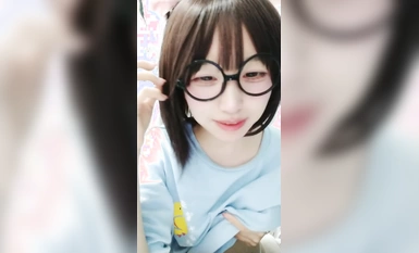 Kecantikan sekolah dua dimensi yang kelihatan tinggi ialah seorang gadis bermata (7)