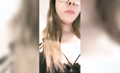 健身小騷貨約操牛郎【健身桃桃】衛生間扶腰爆操！騎乘位美臀深插，從下往上視角，騷穴一頓猛懟