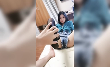 Seorang gadis kecil yang belajar menari pada tahun 2002, dengan stoking hitam seksi dan godaan Selepas satu persetubuhan, dia mandi dan kemudian menidurinya lagi.