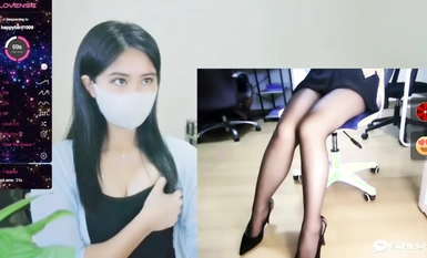 The black silk OL volunteered to bring a remote-control jumper to work. It's fidgety, itchy, itchy.