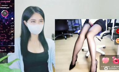 CV đi tất đen tự nguyện mang máy rung điều khiển từ xa đi làm, bồn chồn và ngứa ngáy.