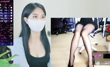 CV đi tất đen tự nguyện mang máy rung điều khiển từ xa đi làm, bồn chồn và ngứa ngáy.