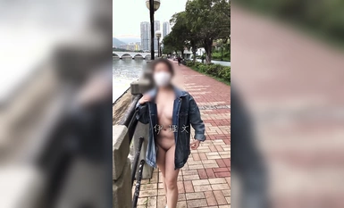 露臉才是王道！人不可貌相清純白皙無毛美鮑愛露出少女【伊理文】訂閱，大街超市商場景區各種人前露出 合集（4）