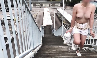 露臉才是王道！人不可貌相清純白皙無毛美鮑愛露出少女【伊理文】訂閱，大街超市商場景區各種人前露出 合集（4）