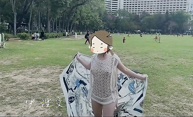 露臉才是王道！人不可貌相清純白皙無毛美鮑愛露出少女【伊理文】訂閱，大街超市商場景區各種人前露出 合集（5）