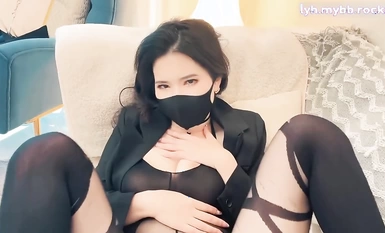 ⚡Ngoại hình xuất sắc⚡Nữ thần xinh đẹp [Fox Bu Yao] với vẻ ngoài đẹp nhất mặc nội y gợi cảm và chủ động đến trước cửa nhà một giám đốc đã có gia đình để đụ nữ thần máu lạnh cho đến khi mê mẩn.