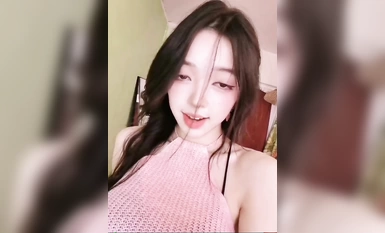 The most popular online goddess, Jun Xu, paid customized video albums.