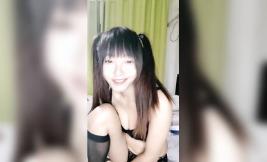 セクシーな黒いシルクの長い足のロイヤルガールあなたのベッドに恋して (3)